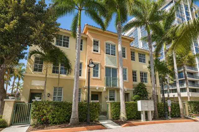 2069 S Ocean Dr TH18, Hallandale Beach, FL 33009