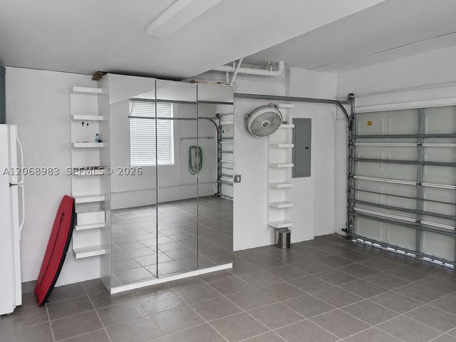 2069 S Ocean Dr TH18, Hallandale Beach, FL 33009