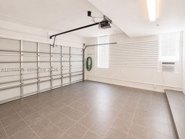 2069 S Ocean Dr TH18, Hallandale Beach, FL 33009