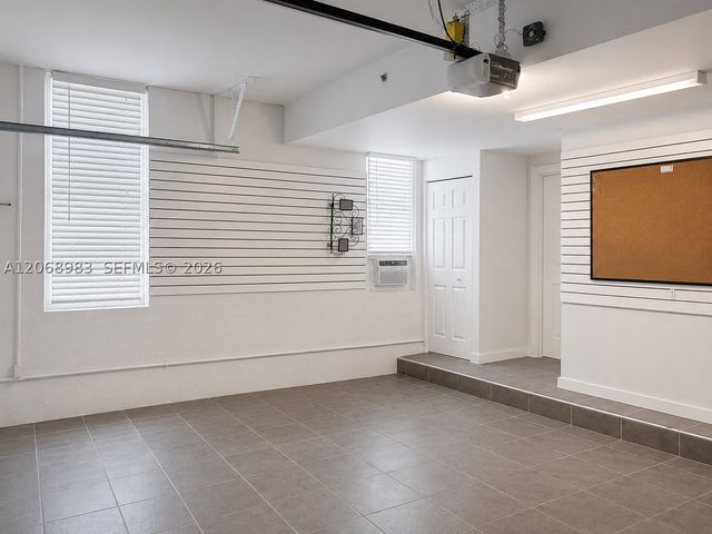 2069 S Ocean Dr TH18, Hallandale Beach, FL 33009
