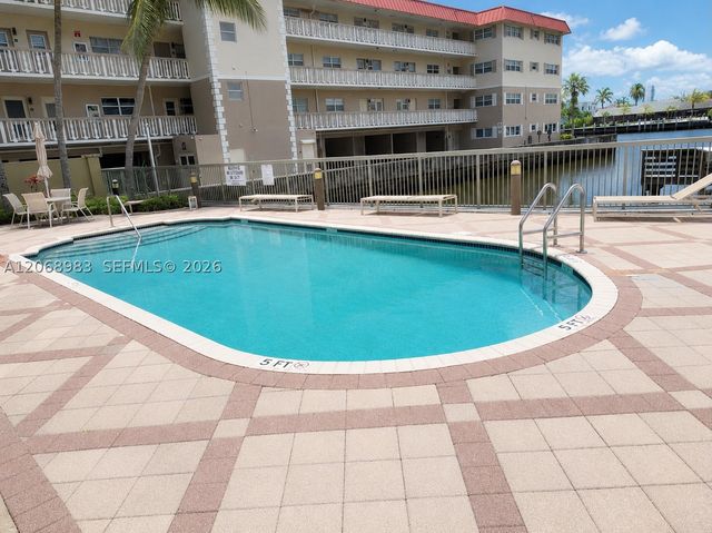 2069 S Ocean Dr TH18, Hallandale Beach, FL 33009
