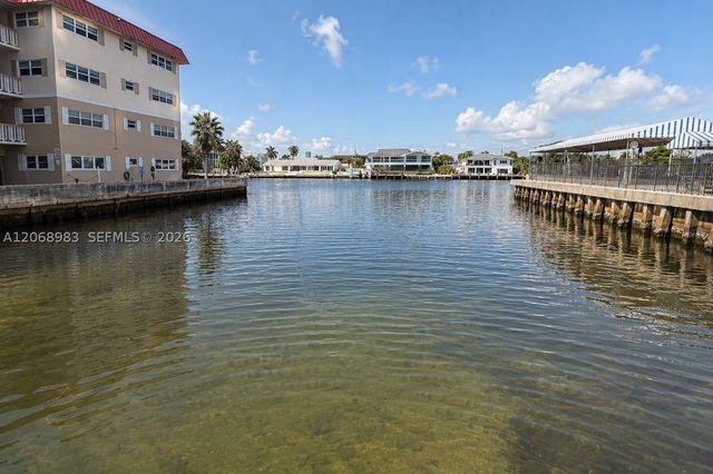 2069 S Ocean Dr TH18, Hallandale Beach, FL 33009