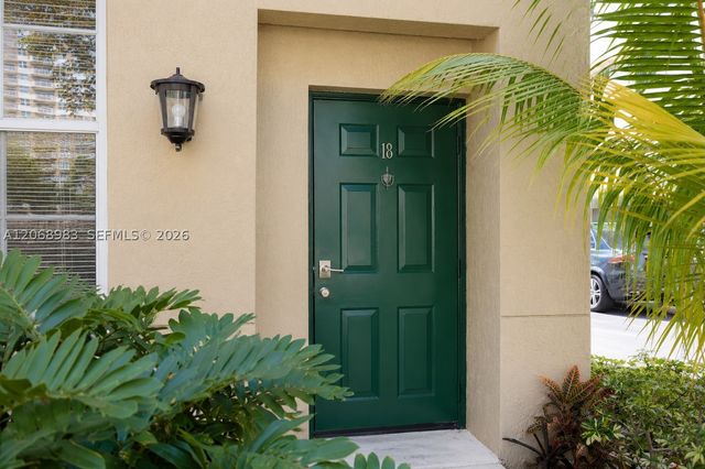 2069 S Ocean Dr TH18, Hallandale Beach, FL 33009