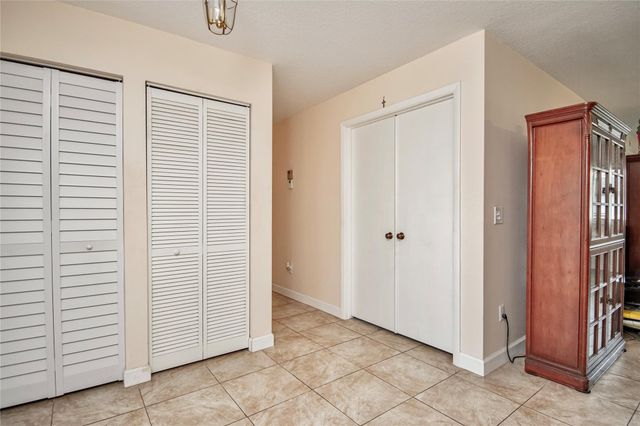 381 Ottawa Ct, Royal Palm Beach, FL 33411