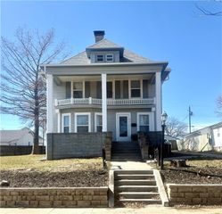 614 S BUCHANAN Street, Maryville, MO 64468