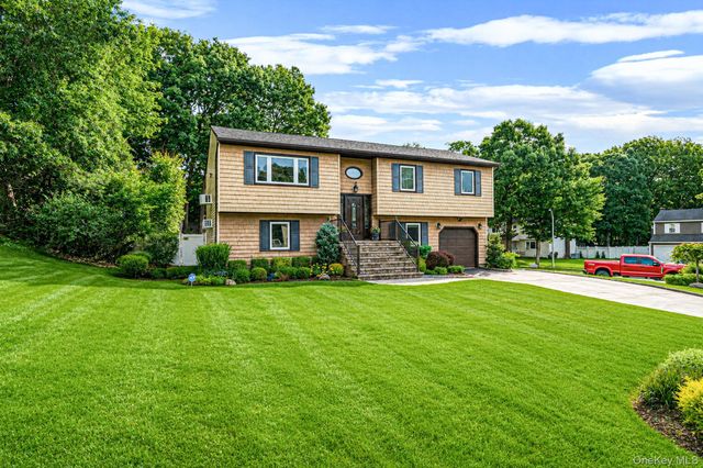 37 Oak Forest Drive, Islandia, NY 11749