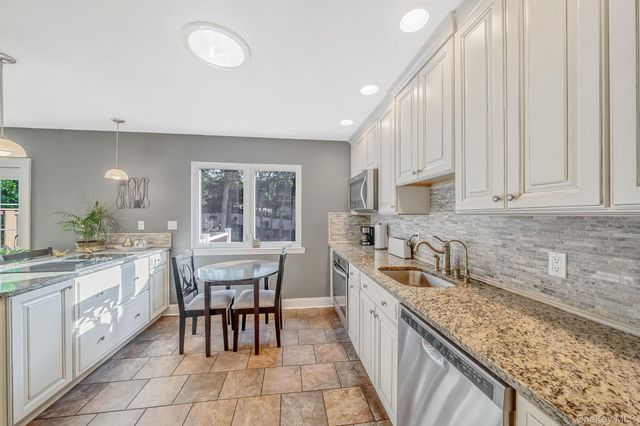 37 Oak Forest Drive, Islandia, NY 11749