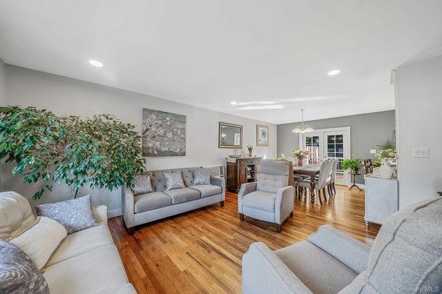 37 Oak Forest Drive, Islandia, NY 11749