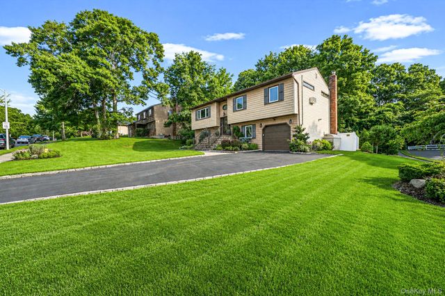 37 Oak Forest Drive, Islandia, NY 11749