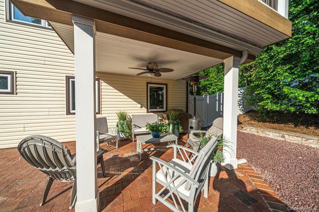 37 Oak Forest Drive, Islandia, NY 11749