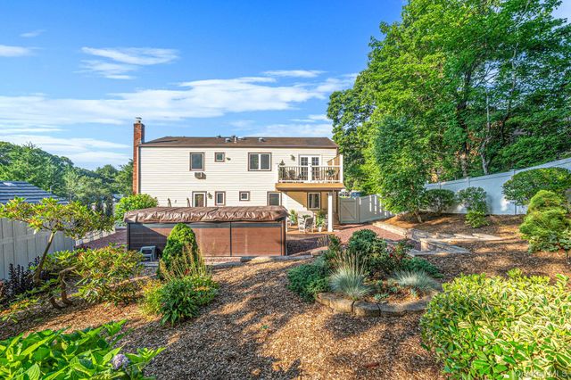 37 Oak Forest Drive, Islandia, NY 11749