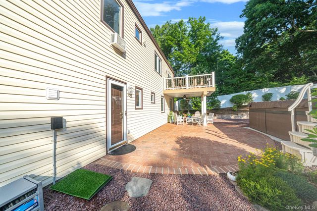 37 Oak Forest Drive, Islandia, NY 11749