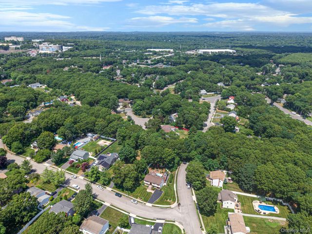 37 Oak Forest Drive, Islandia, NY 11749