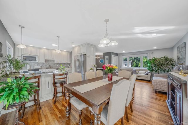 37 Oak Forest Drive, Islandia, NY 11749