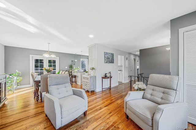 37 Oak Forest Drive, Islandia, NY 11749