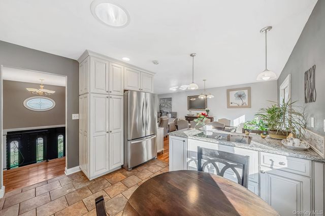 37 Oak Forest Drive, Islandia, NY 11749