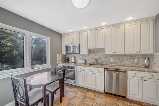 37 Oak Forest Drive, Islandia, NY 11749