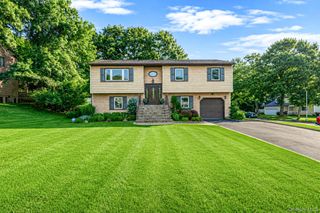 37 Oak Forest Drive, Islandia, NY 11749