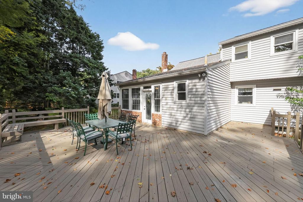 21 BERKSHIRE DR, Wallingford, PA 19086