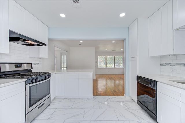 6919 Schiller Street, Houston, TX 77055