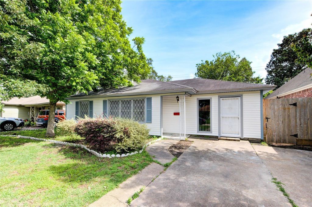 6919 Schiller Street, Houston, TX 77055