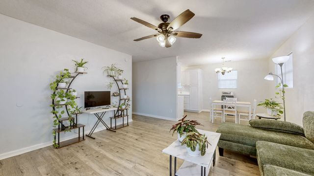 544 Lakewood Dr, Beechgrove, TN 37018