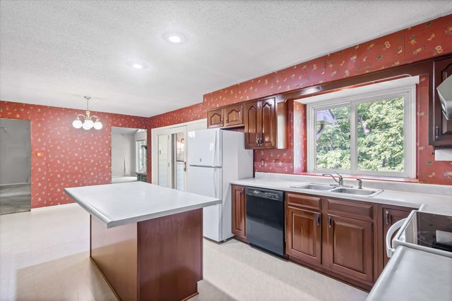 3213 WOODDALE LN, Columbia, MO 65203