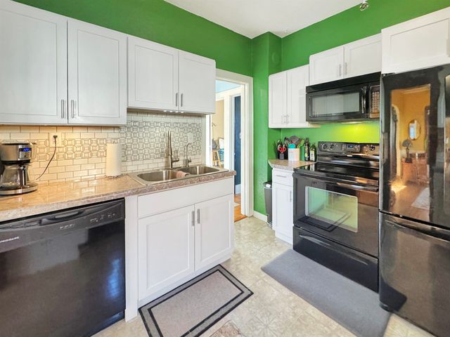 1021 1st St NW, Minot, ND 58703