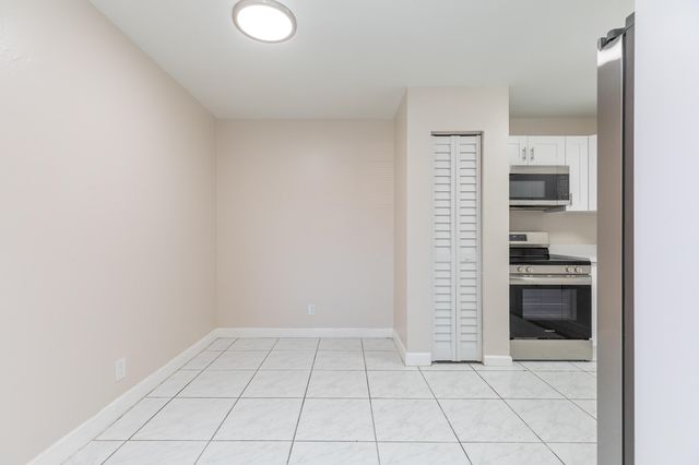 7750 SW 10th Court B, North Lauderdale, FL 33068