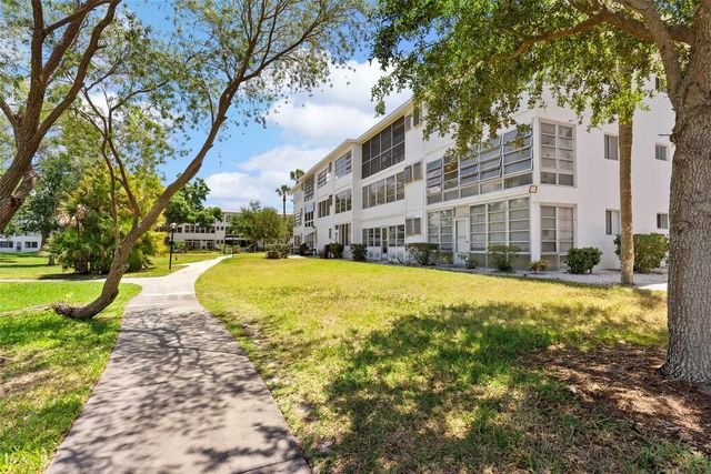 11201 80TH AVENUE 305, Seminole, FL 33772