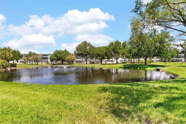11201 80TH AVENUE 305, Seminole, FL 33772
