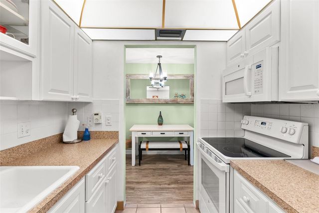 11201 80TH AVENUE 305, Seminole, FL 33772