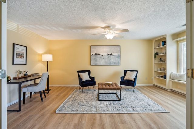 2135 1st Avenue SE 215, Cedar Rapids, IA 52402