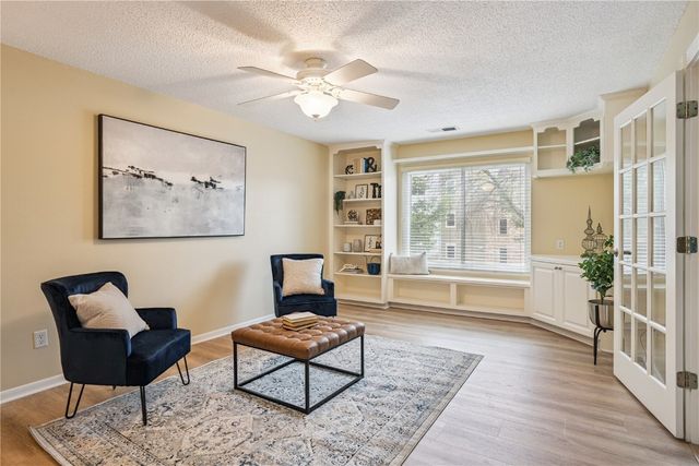 2135 1st Avenue SE 215, Cedar Rapids, IA 52402