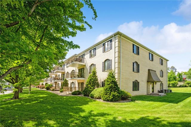 2135 1st Avenue SE 215, Cedar Rapids, IA 52402