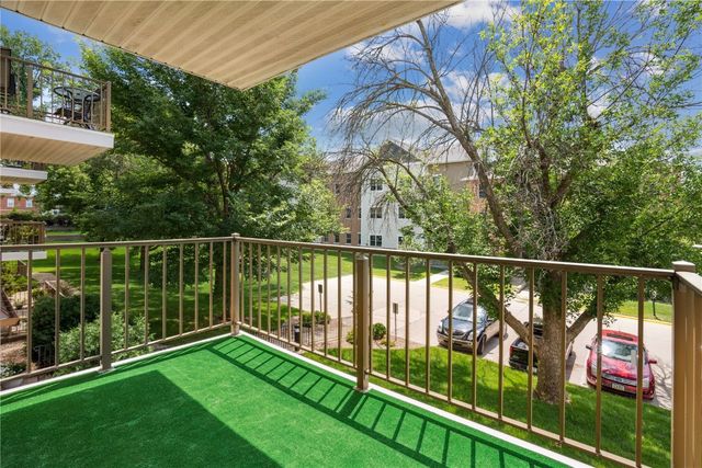 2135 1st Avenue SE 215, Cedar Rapids, IA 52402