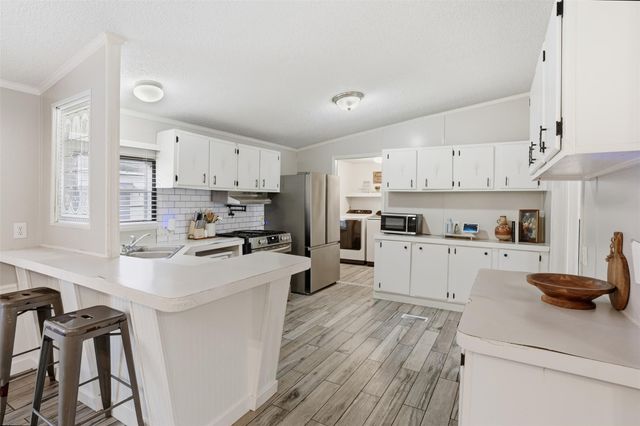 305 Saratoga Springs CV, Liberty Hill, TX 78642