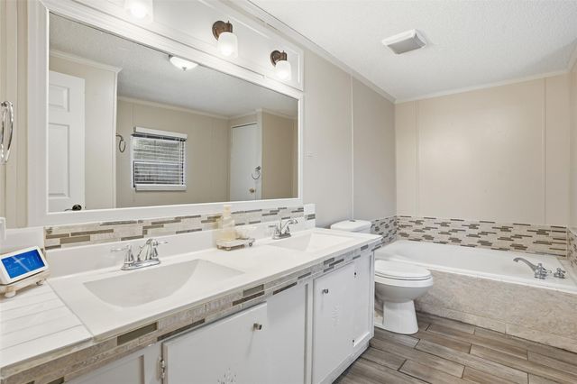 305 Saratoga Springs CV, Liberty Hill, TX 78642