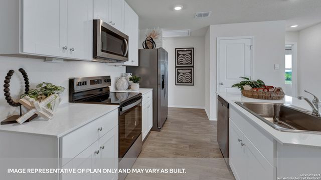 307 WILD GOOSE DR, Luling, TX 78648