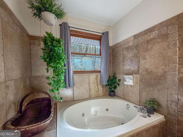 843 Fern Valley Road, Ellijay, GA 30536