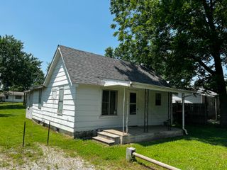1102 Ivey Street, Cassville, MO 65625