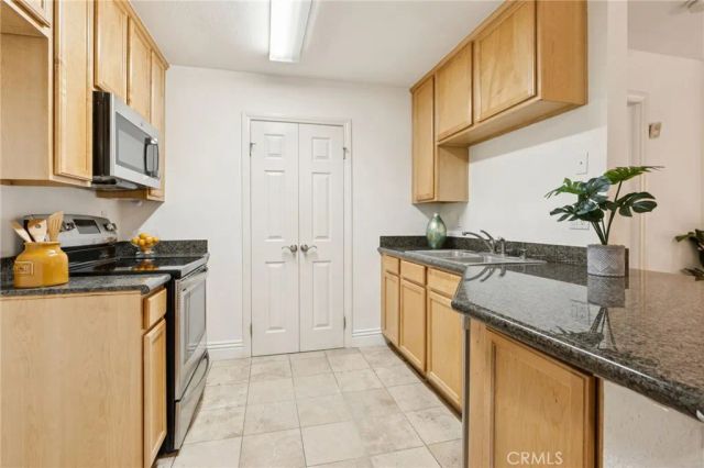 2550 San Gabriel Way 202, Corona, CA 92882