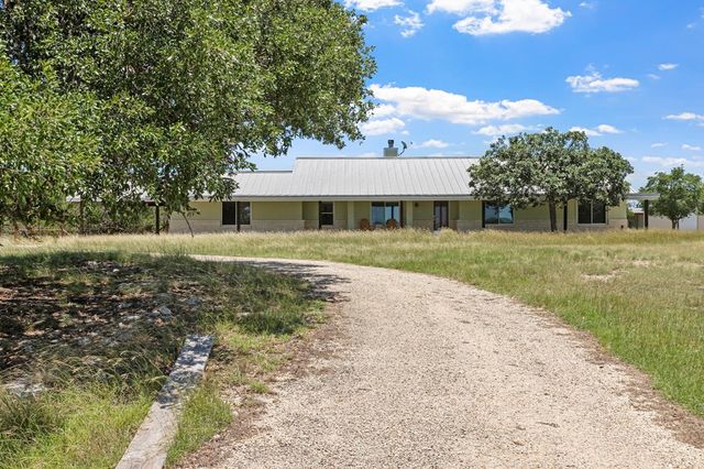 110 Live Oak Lane, Kerrville, TX 78028