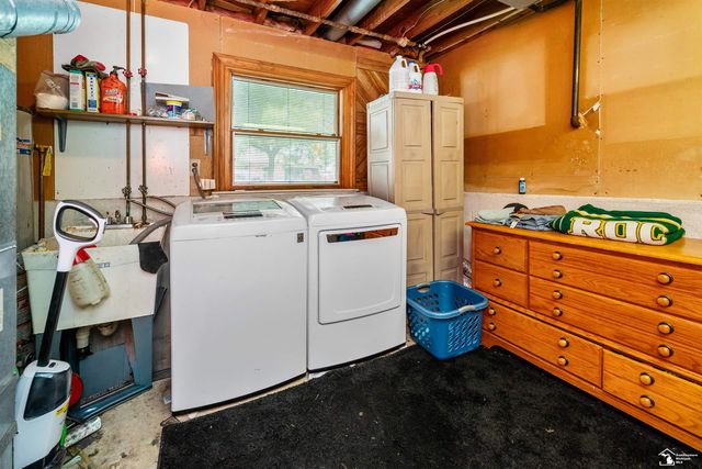 30374 Torry Avenue, Flat Rock, MI 48134