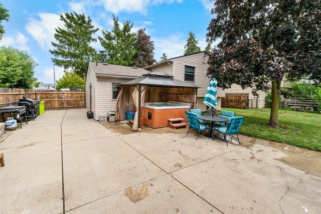 30374 Torry Avenue, Flat Rock, MI 48134