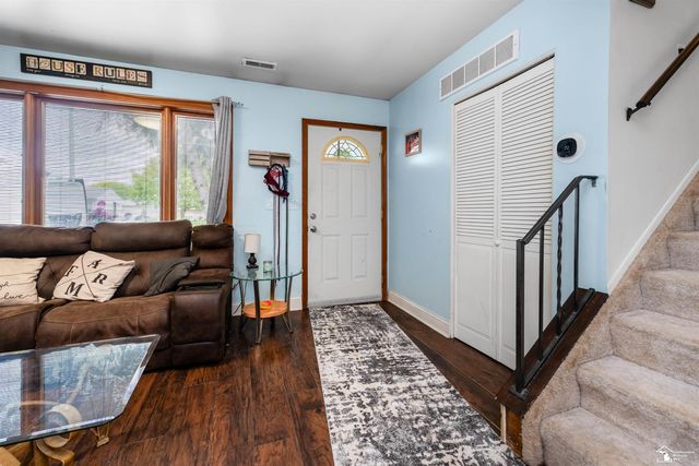 30374 Torry Avenue, Flat Rock, MI 48134