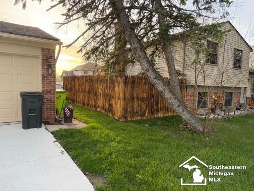 30374 Torry Street, Flat Rock, MI 48134