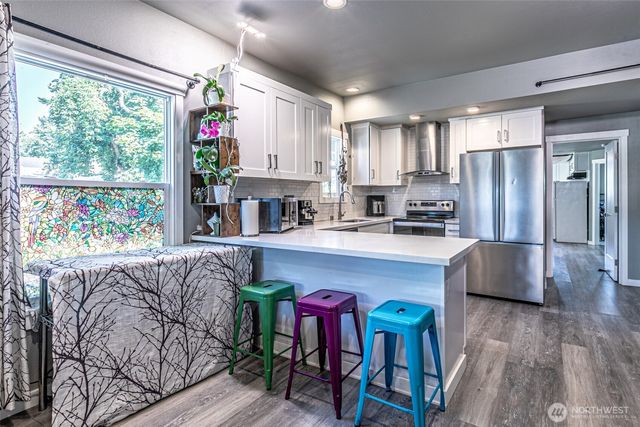 6827 S Thompson Avenue, Tacoma, WA 98408