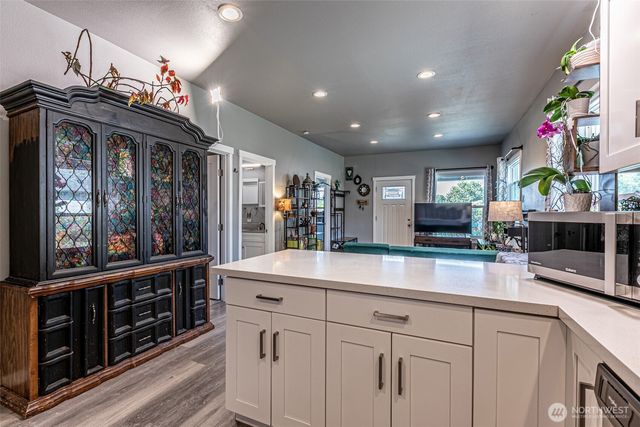 6827 S Thompson Avenue, Tacoma, WA 98408