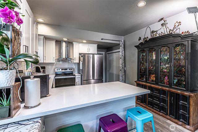 6827 S Thompson Avenue, Tacoma, WA 98408